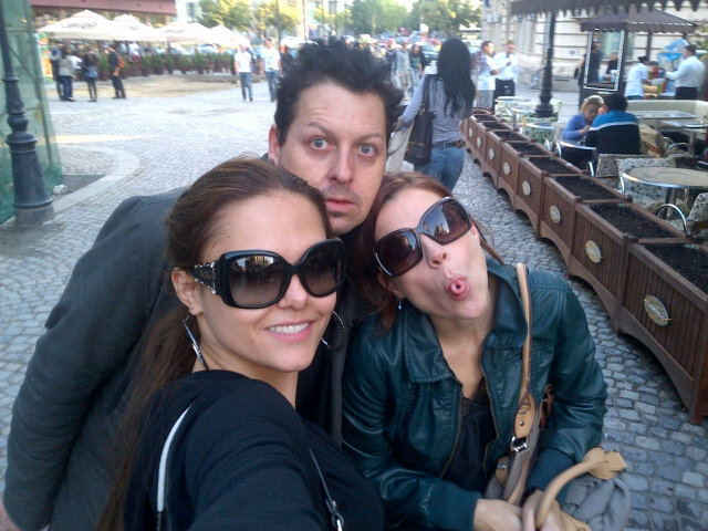 Walking in Old Town with @RobertGreenHall & the lovely funny face @StephyLems http://t.co/nZ2fMyOy
