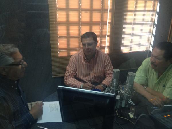 RamonGuzman2012's tweet photo. Amigos me encuentro en Radio Libertas, en compañía de los periodistas  Raúl Rentería y José Manuel Velarde http://t.co/qchTs4Tf
