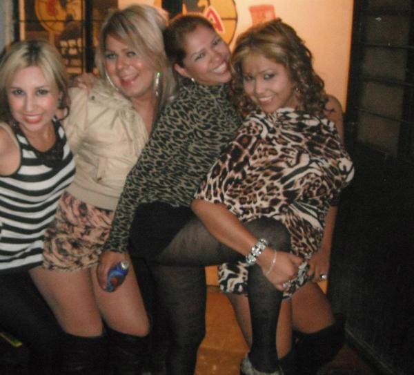 ALIXESTEFANNY's tweet photo. KI CON MIS AMIGAS http://t.co/TP890KB8
