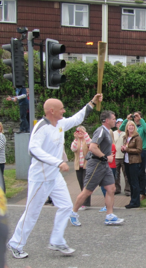 omsociety's tweet photo. #OM @DuncanGoodhew 2012 Olympic torch bearer @omsociety #soproud! http://t.co/WpDkrXiX