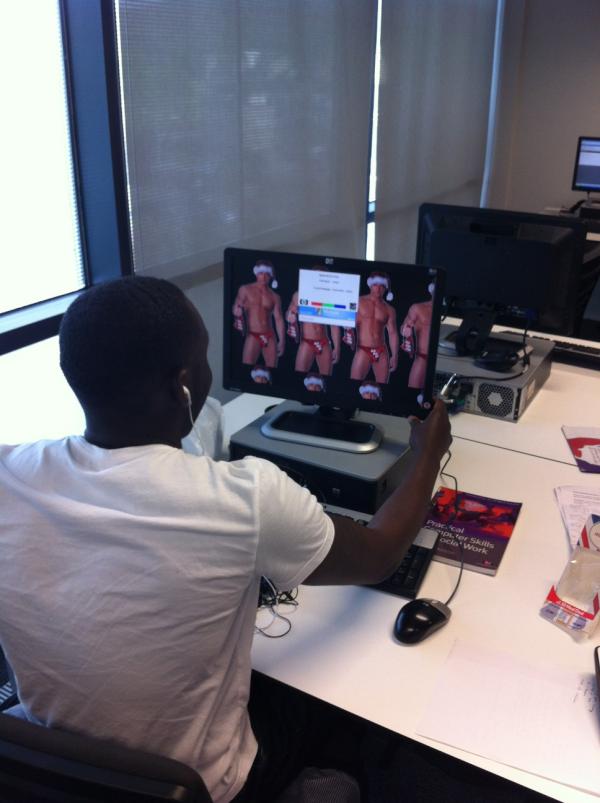 Jozep97's tweet image. Dom got caught!! #NiceBackground #ChristmasWishList