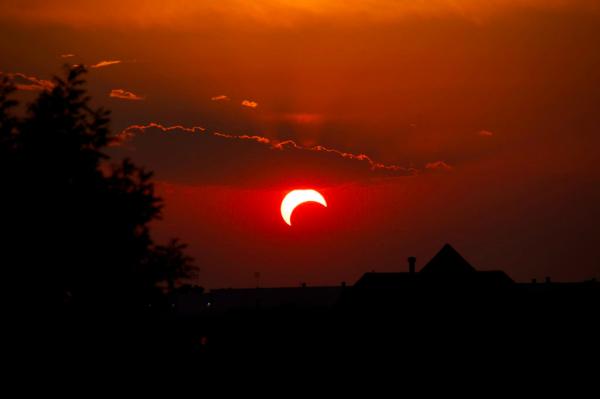 HDRPhotoBlogger's tweet image. Anyone see the #eclipse last night?  Here was my view from North Texas.