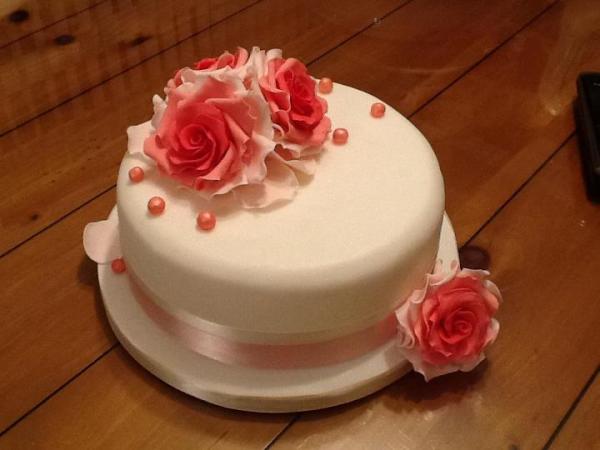 RosoCandy's tweet photo. Just a taster of the beautiful wedding top tiers we do! Combine with coordinated cupcakes for a breathtaking display!! http://t.co/bZbsNMZf