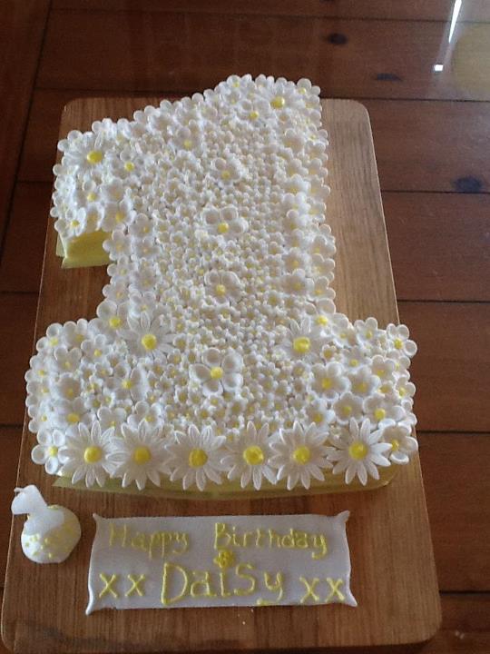 RosoCandy's tweet photo. A cake designed for a very special little girl. DAISY D!!! http://t.co/mtaBU4eQ