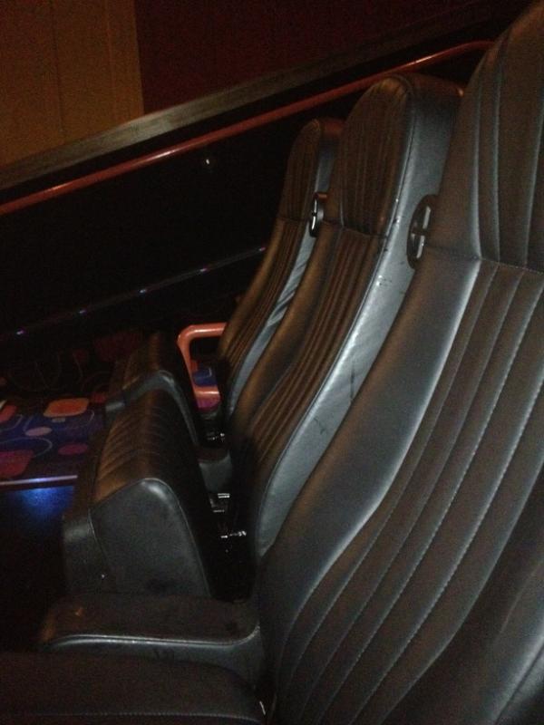 LexxHenderson's tweet image. Leather recliner seats in the theatre #hellyeah #mightfallasleep #avengers3D