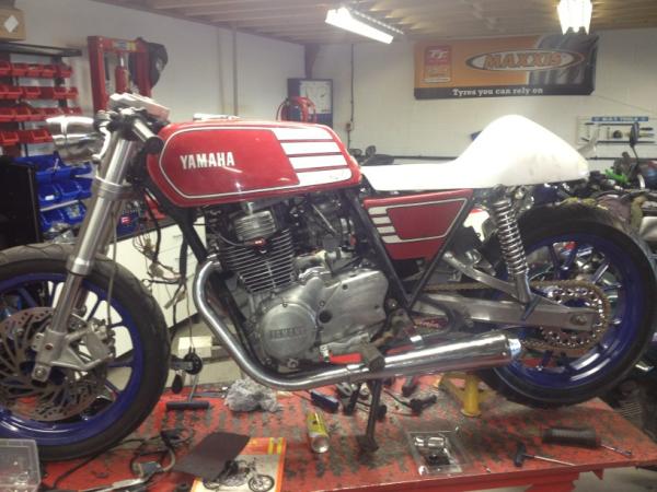 ProBikeRepairs's tweet photo. Cafe racer getting closer every day http://t.co/F2z3Dl8m