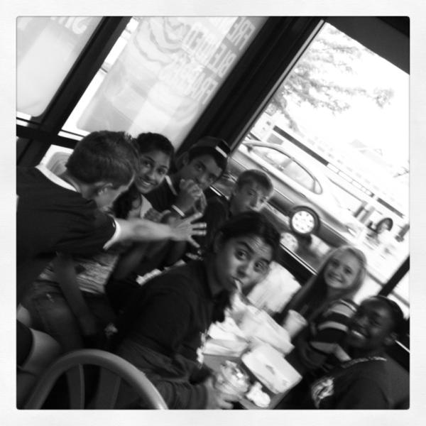 topangaabrownn's tweet image. Soccer family! 💜💛⚽ #food #chowingdown #yummy @Sexxy_Beast10 @april_raine24 @halaayyash98 #Alina #Trenton #Jacob