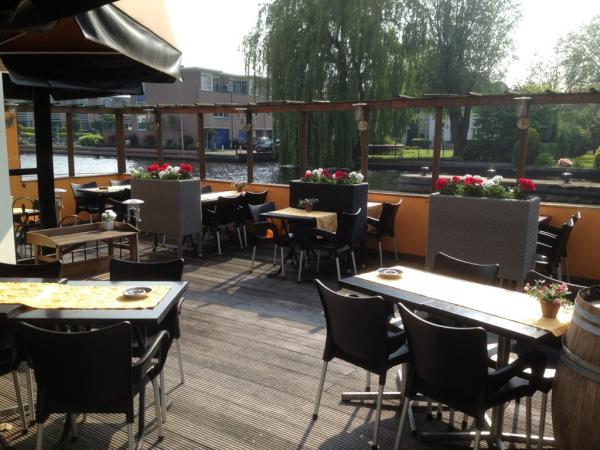 Bij ons is terras aan de Rijn ook weer geopend!!!