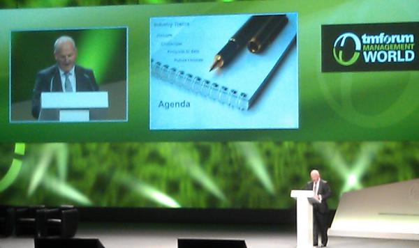 elmrob's tweet image. #eircom CEO Paul Donovan on stage at #mwd12