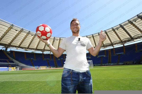 Daniel_Osvaldo's tweet photo. Totti parteciperà alla #partitadelcuore Sms al 45504 per la raccolta fondi http://t.co/nIlIe2AH