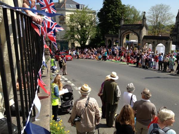 MendipLibDems's tweet photo. Watching the Olympic #torch relay in #Frome!! http://t.co/YvwOGBJx