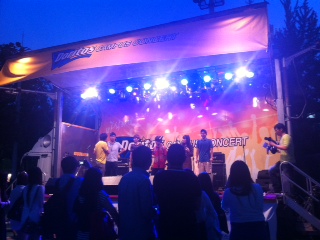 lalawin's tweet photo. 도리토스 축제하나봐요 *_* 공연도 하고 잼나요~ http://t.co/gMRABCfd #국민대 에서  #도리토스 http://t.co/FPPawimM