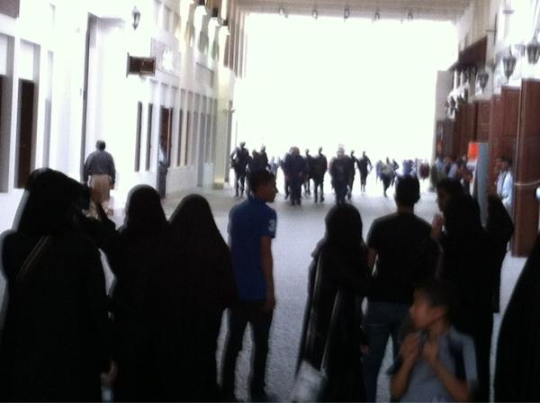 14febh_'s tweet photo. المنامه | هجوم المرتزقه علينا بكل وحشيه ، يسقط حمد #lats_march_in_manama http://t.co/EUsTDcv6