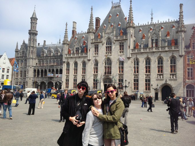 crooked smiles must be genetic- in the females at least. #Belgium http://t.co/BYN4isWL<a href="/tag/belgium"class="tags"><span>#belgium</span></a>