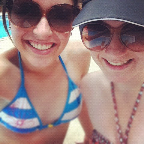 MrsSarahPender's tweet image. Pool side with my sweet friend Jamie #relaxingday #gettingthattan ☀👙