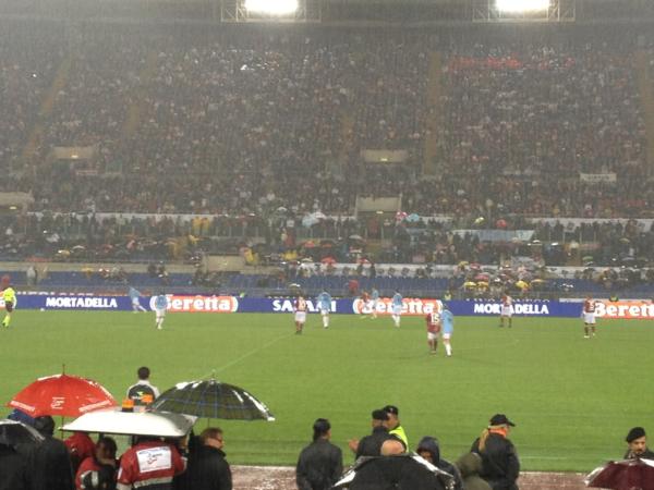 BarbaraManiccia's tweet image. #DerbyDelCuore .. C'è un po' di @fcparmacalcio anche qui all'olimpico. 
#Galloppa @MIRANTE83 💛💙