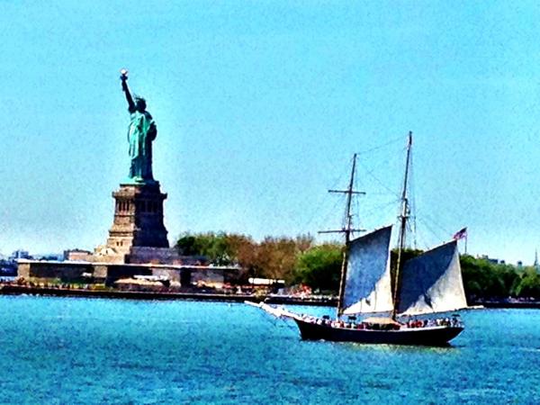 usususus88's tweet photo. On the ferry to see our lady. http://t.co/Fo89ZtQT