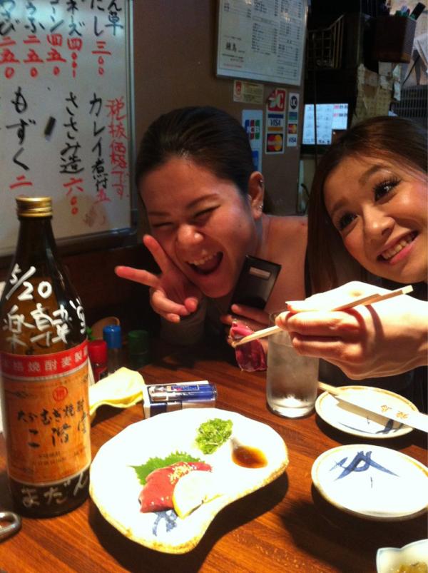 luckando's tweet photo. 今日は早く終わったのでみんなでベルバード！
終わっても肝食べてますけどね（笑） http://t.co/1y7OTtCg