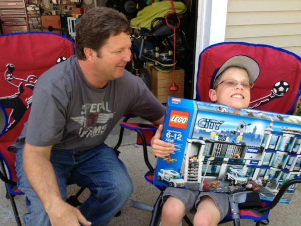 ginaseufer's tweet photo. Legos!! http://t.co/YrzGzX3f