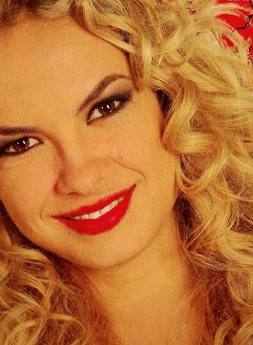 WorldoftheLua's tweet image. Seduziu hein Lua Maria? haha (66'