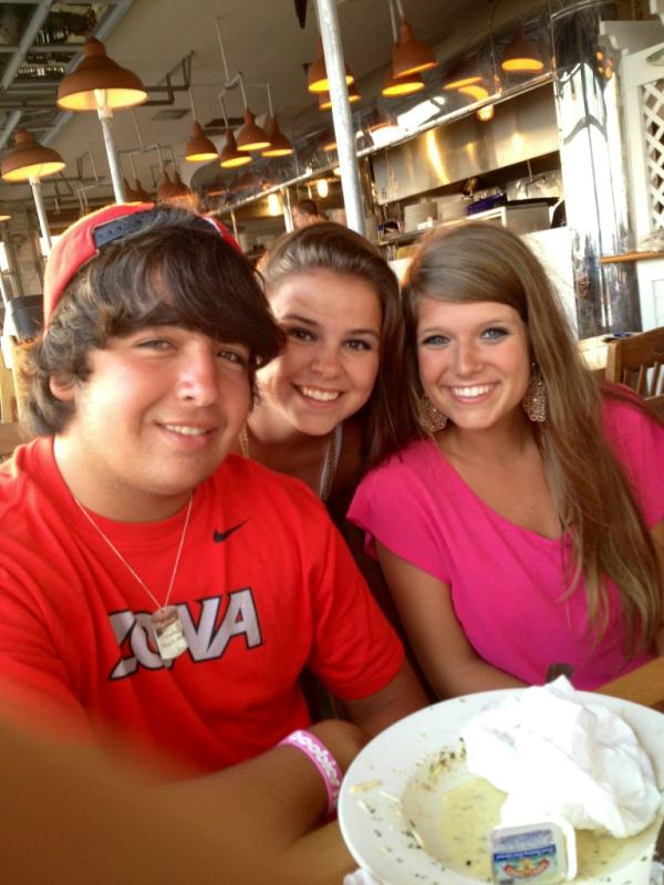 Dheal12's tweet photo. @blairperdue @sarahpanner dinner at Crab Trap last night of senior trip http://t.co/ebmquMK9