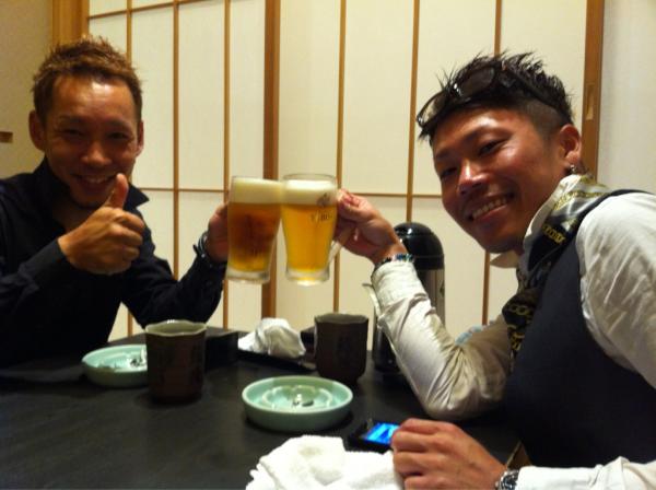 BrotherKim7's tweet photo. 会議終了後、博多の回らないお寿司やさんでカンパーイ♫

美味しかった！！ http://t.co/jl1arkCd