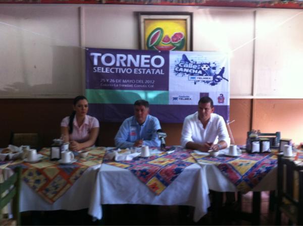 dCALLEalaCANCHA's tweet photo. @fundaciontelmex/ Las autoridades locales y @fundaciontelmex lanza el torneo @dCALLEalaCANCHA en Cómala, Colima. http://t.co/OpneyjJB