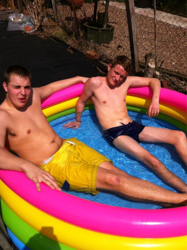joshmoran2012's tweet photo. Just a casual Wednesday afternoon... @aaron_smith94 @Ryan_Derrick11 http://t.co/cvillZ6P