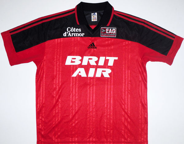 classicshirts's tweet photo. A rare one in the #drogbashirt catalogue. 01/02 Guingamp kit where he played with future @chelseafc pal Florent Malouda http://t.co/9ONWHmyr