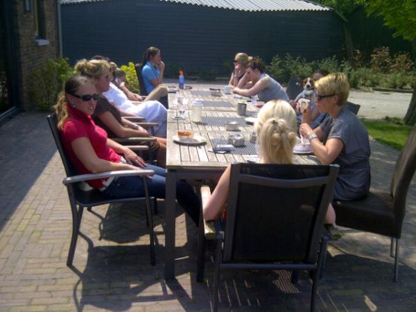 Gezellig lunchen met het hele team van het #AEC en @thetackfactory vanmiddag in het zonnetje!
