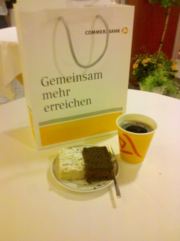 kierkegaard21's tweet photo. #cobahv2012 Kaffee und Kuchen auf der #Commerzbank #HV in Frankfurt. http://t.co/hb3uTE2q