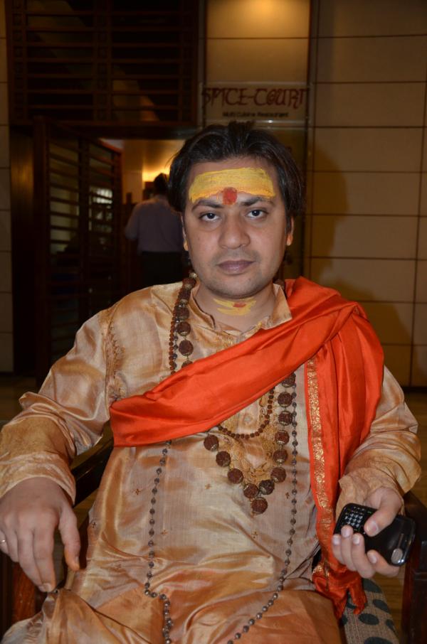 ShailesAcharya's tweet photo. om guru gruvey namah... http://t.co/fgmH9WSq