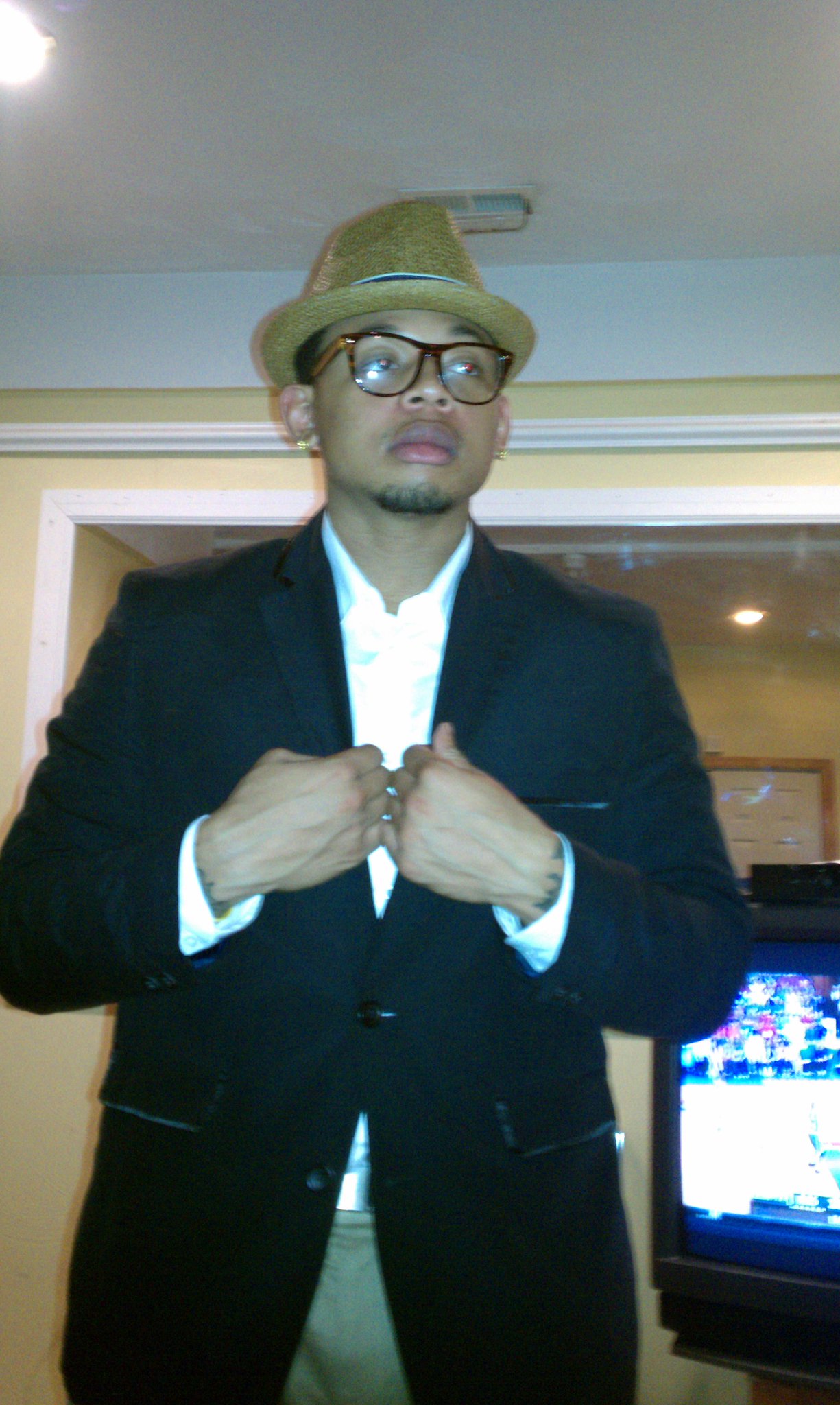 AtntJV8CAAE--Jq.jpg:large