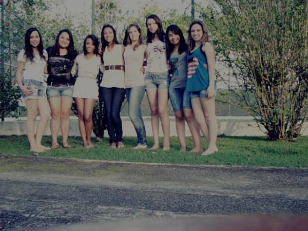 caau_r's tweet photo. 23/05/12, nós comportadas ;9 http://t.co/yRVVoE0j
