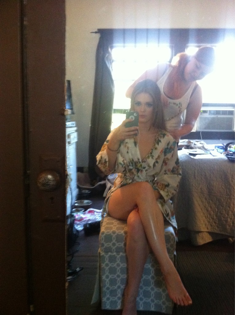 تويتر \\ holland roden على تويتر: "Bee hive- ing it for teen wolf premiere  party!!! #MTV #teenwolfseason2 http://t.co/mGvy1m4w"