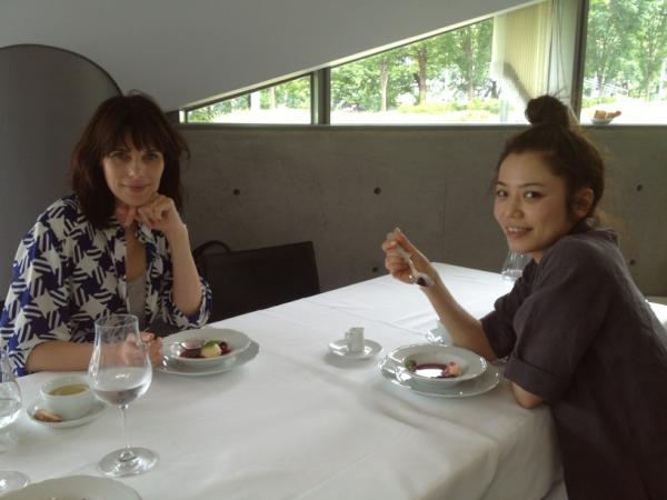 Chara Auf Twitter カレン ウォーカーとランチ 彼女の服や靴を身に付けたいのは レディーな気持ちと独特の個性こだわりが他にはあまりないからだそんな私が欲しい時に 明日名古屋のviastiqueでお店に立つみたい またねカレン ʕ ʔ Http T Co Bgm2ow7z