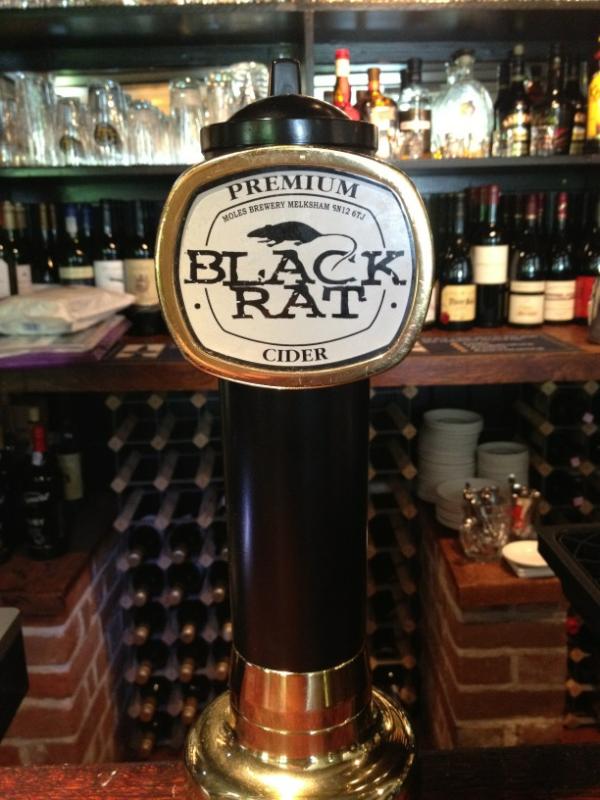 SirDavas's tweet photo. Delicious new local cider in for this fantastic weather @redlionfreehse http://t.co/Anw5Rn2O