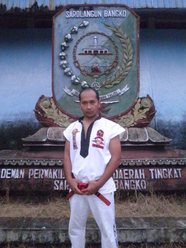 BoxerMerangin's tweet photo. Ass. Pelatih Tarung Derajat Kabupaten Merangin Provinsi Jambi
ADEN YOGI SANDRA, S.Sos
Kurata VII http://t.co/nqwtTAOl