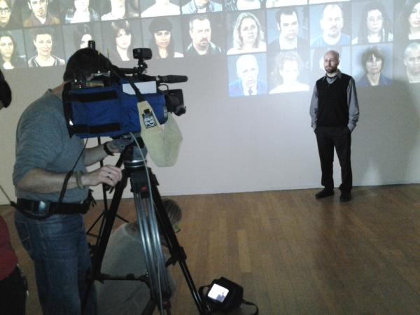 LaEli_sa's tweet photo. Diego Sileo alle prese con RAI MOVIE @AbramovicMethod http://t.co/pT5ddjhv