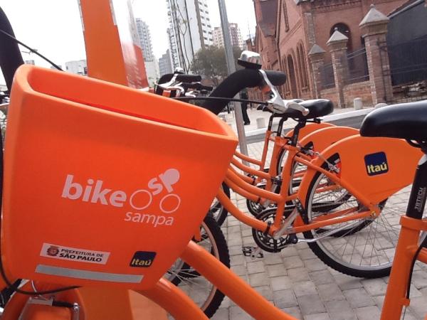 TransporteAtivo's tweet photo. As laranjinhas paulistanas já estão a postos pra ganhar as ruas! #bikesampa http://t.co/4WS7F7Ti