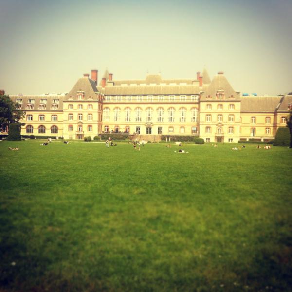 PuzzledLove's tweet photo. Casa España en la Cité Internationale Universitaire en París. Lo más cercano al paraíso que hemos visto nunca. http://t.co/TLchsKlg