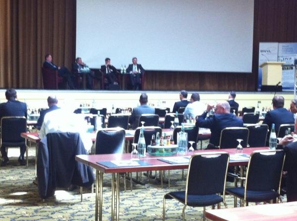 dvz_events's tweet photo. Heute Dialog-Forum Transport und Logistik 2012 in Berlin. Nach Rede von BM #Ramsauer nun Workshop-/Diskussionsphase. http://t.co/WpdvvJv7