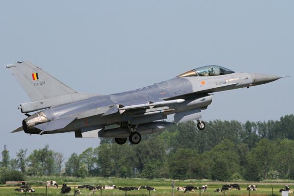 FrisianAirpower's tweet image. Belgische F-16 tijdens de landing op Leeuwarden AB #FWIT