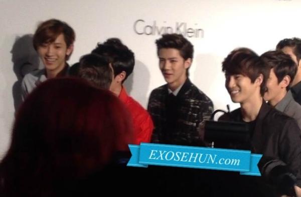 EXOSEHUNcom's tweet photo. 120524 서울역 world of CK 상남자 오세훈ㅠㅠㅠㅠㅠㅠㅠ http://t.co/spvmFodN