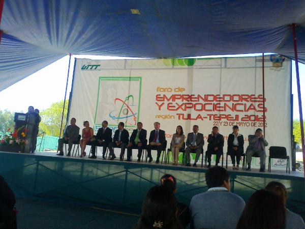 cetis_26_oficia's tweet photo. CETis 26 Participa en foro de emprendedores y expociencias en UTTT http://t.co/oMr0s02i