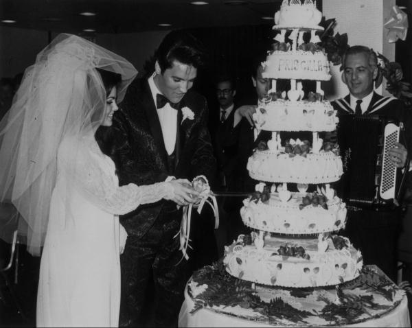 squeezemewear's tweet photo. Mmm cake :) http://t.co/cnhH6THX