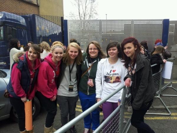 Kellovatt96's tweet image. Stolen from @Wh0rezone_ but I&apos;m in it but look at us sexy mofo at #thecodenottingham @laurasykestw96 @NathanTheWanted