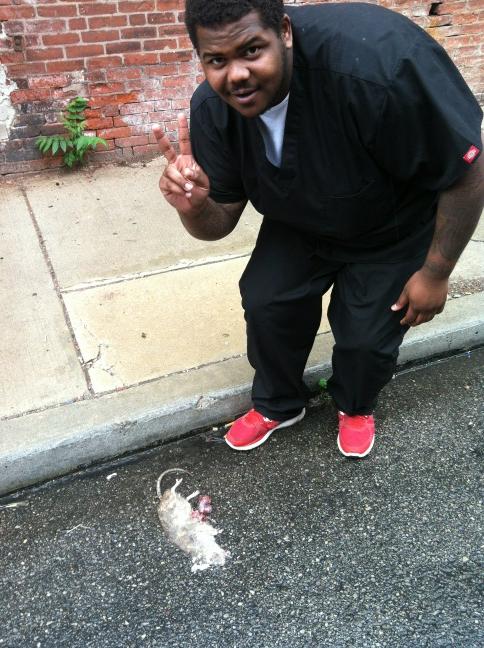 10_6ix_'s tweet photo. Type shit yu see on Kensington Ave http://t.co/GE7XnYE0
