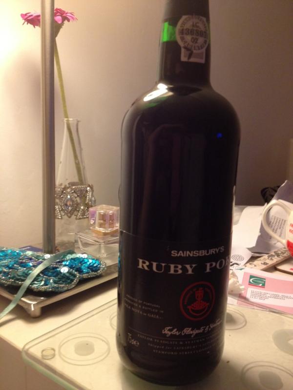 LlioLloyd's tweet photo. @MaliPlas  presant gin father #DaDiBill http://t.co/saBXOtLP