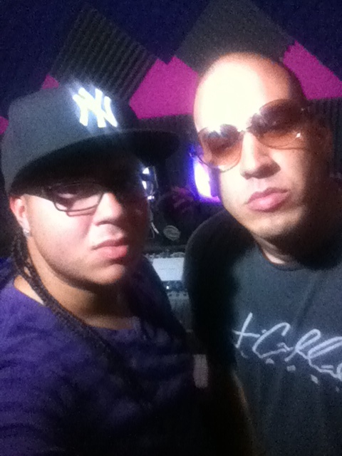 GeloFresh's tweet photo. Cn el Cremoso @Creambeats matando una seccion d gravacion #CremaCrema es la q hay! #FreshFlowRecords http://t.co/GBVPkb0F